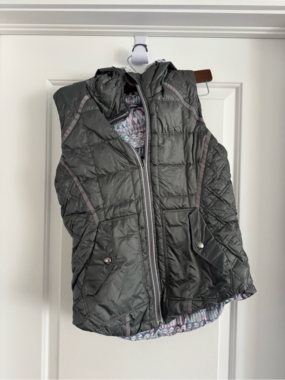 EUC IVIVA LULULEMON REVERSIBLE VEST